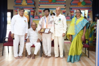 Best Teacher Award to Sri Thyagarajan, PGT