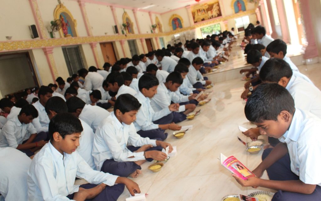 SRI SATHYA SAI LAKSHARCHANA