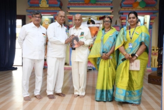 Felicitating the chief guest by Director Sri P.Kumarasamy